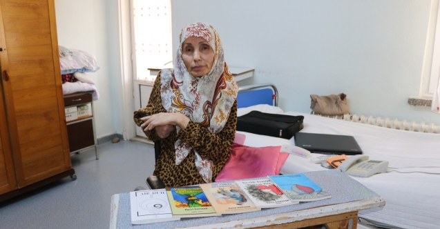 32 yıldır yatağa bağlı ama 5. kitabını çıkardı