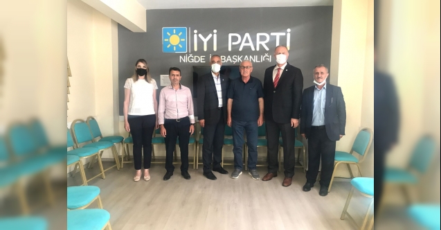 İYİ Parti ailesine katılım sürüyor