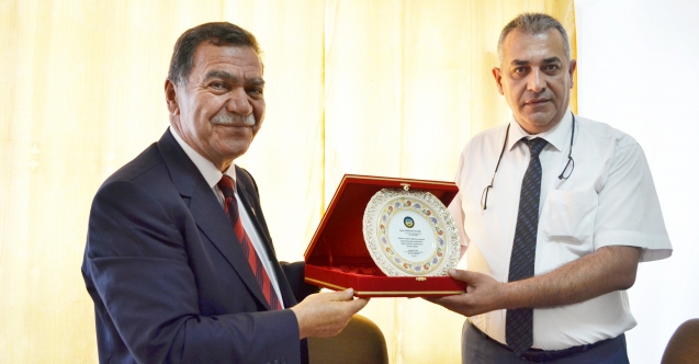 Başkan Hızar'a başarı plaketi