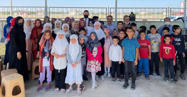 Kuran kursunda başarılı olan öğrencilere hediye