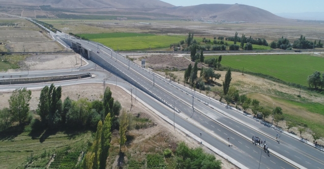 Devlet Bahçeli bulvarı üst geçidi trafiğe açıldı