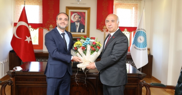 Üniversitede devir teslim töreni