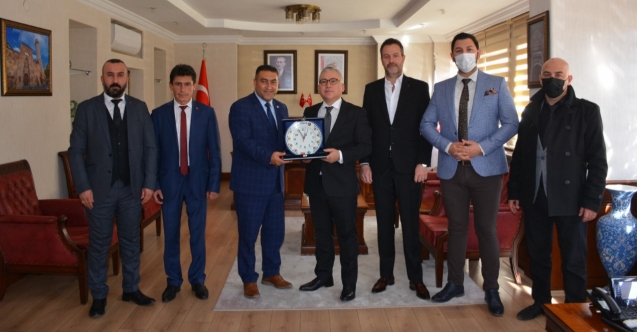 Hak-İş'ten Vali Şimşek'e doğum günü ziyareti