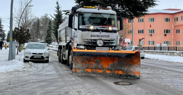 BOR'DA KARLA MÜCADELE TÜM HIZIYLA DEVAM EDİYOR