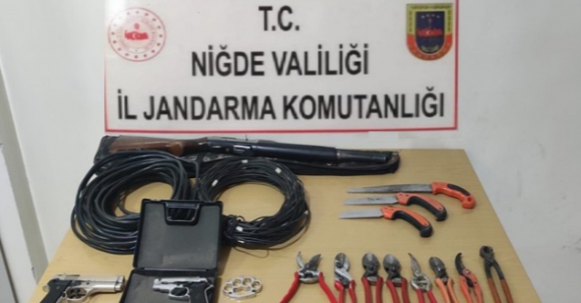 JANDARMA HIRSIZLIK OLAYLARINI AYDINLATTI