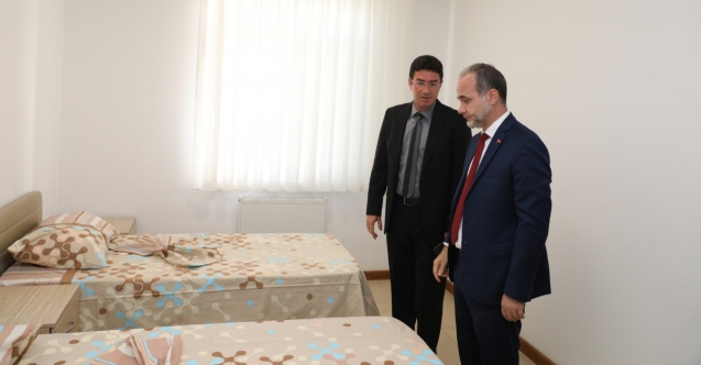 Rektör Uslu Yurtları İnceledi
