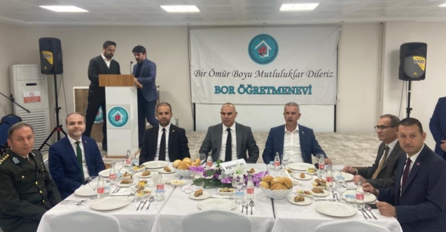 BOR FAKÜLTEYE KAVUŞUYOR
