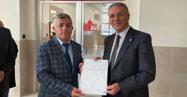 İYİ PARTİ'DE SELÇUK DEMİR MAZBATASINI ALDI