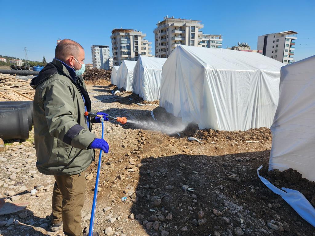 DEPREM BÖLGESİNE İLAÇ VE MAMA DESTEĞİ