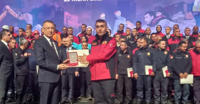 İTFAİYE MÜDÜRÜ ÖZMEN’E ÜSTÜN FEDAKÂRLIK MADALYASI VE NİŞANI