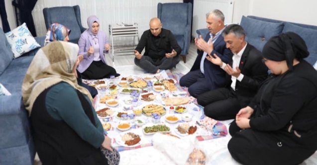 VALİ KOÇ, İFTARDA ŞEHİT AİLESİNE MİSAFİR OLDU