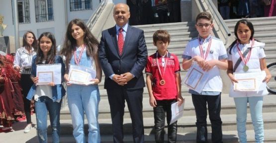 72 bin 870 Öğrenci Karne Aldı