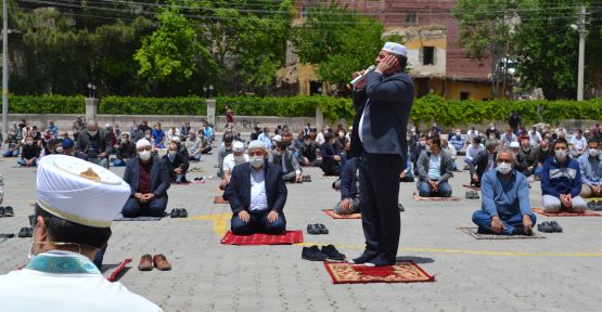 Bor'da 74 Gün Sonra İlk Cuma Namazı