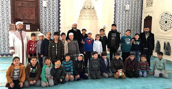 'Camiye Koşuyoruz, Namazla Buluşuyoruz’
