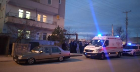 Evinin balkonuna kendini astı