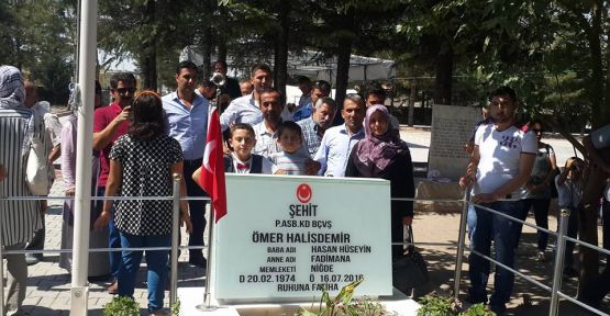 Kahraman Askerin Mezarını 500 Bin Kişi Ziyaret Etti