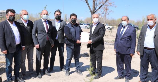 MHP'den Üniversite'ye fidan desteği