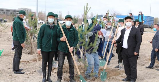 Niğde Yeşilay şubesinden üniversiteye fidan desteği