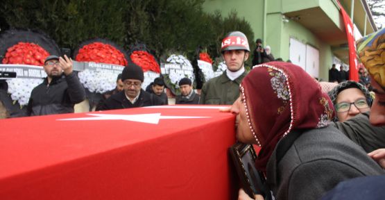 Şehidin Annesi Oğlunu Son Kez Öptü