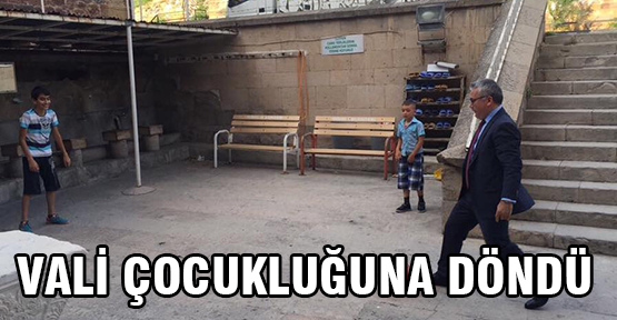 Vali, çocuklarla futbol oynadı